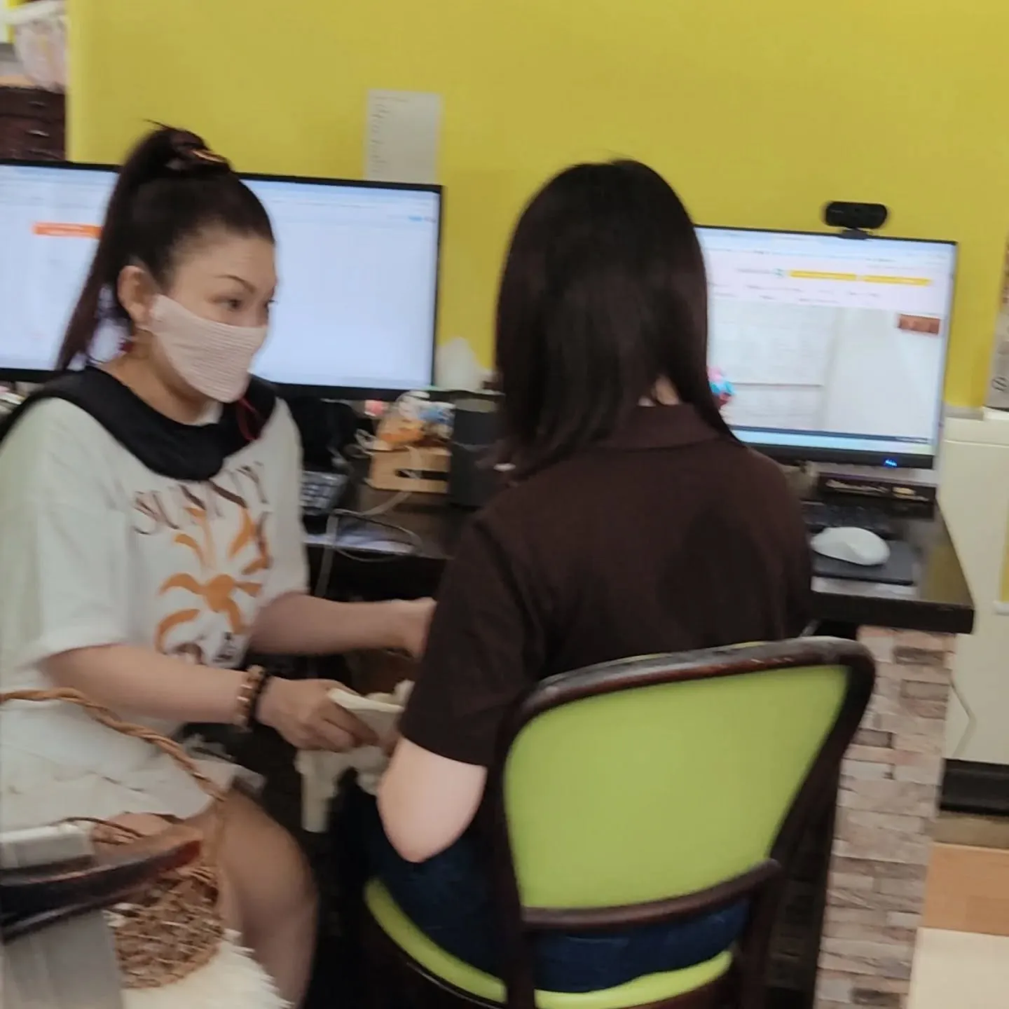 愛知から、右足・右手小指・両股関節・腰・右手・右肩の痛みでご...