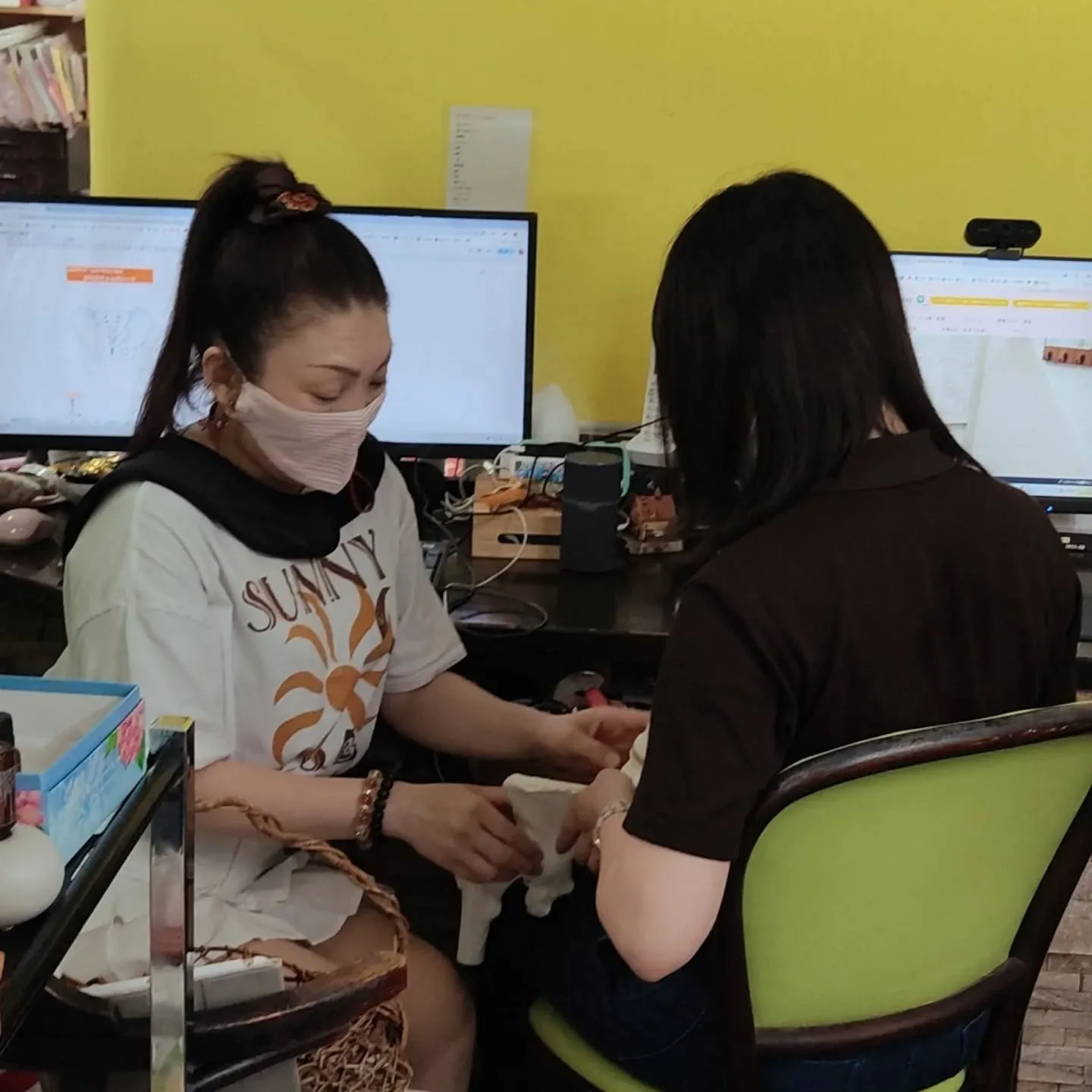 愛知から、右足・右手小指・両股関節・腰・右手・右肩の痛みでご...